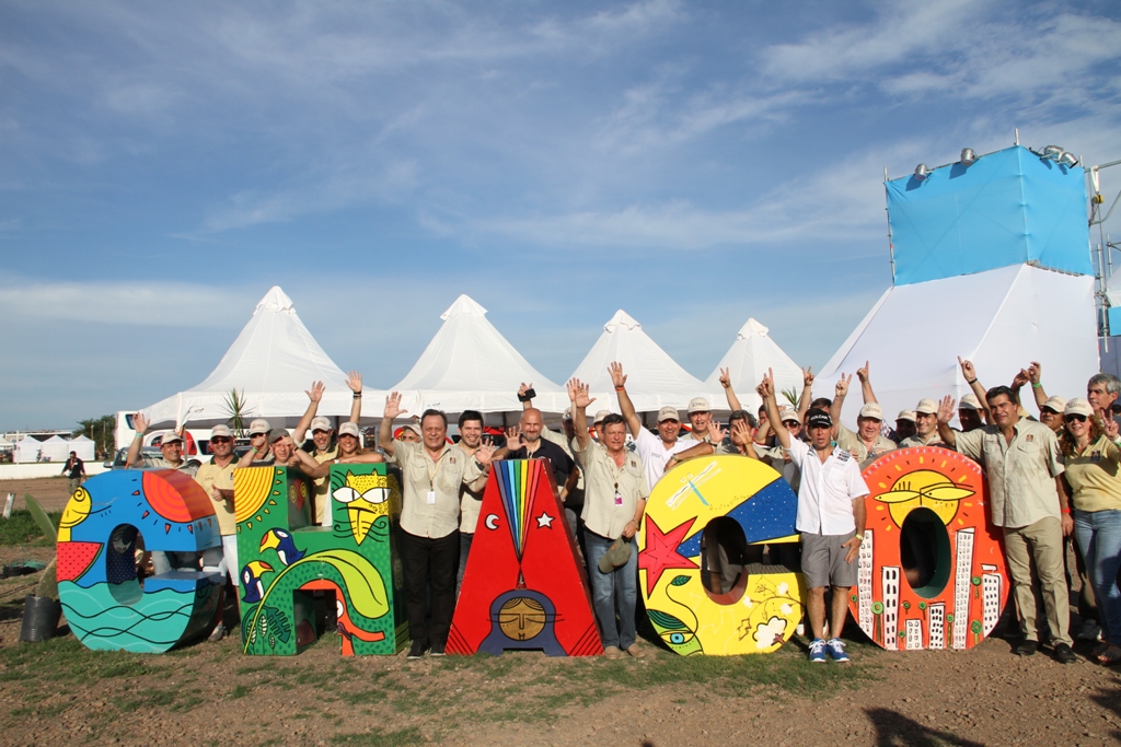 Las autoridades en el campamento del Dakar en Chaco