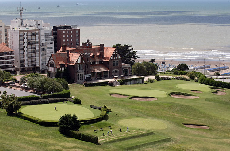 Golf con vista a la playa