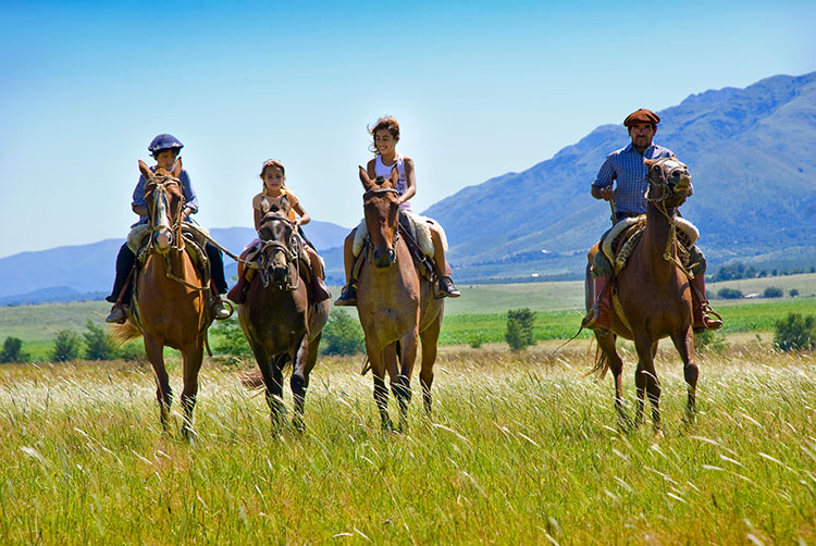 Cabalgata en el valle de traslasierra