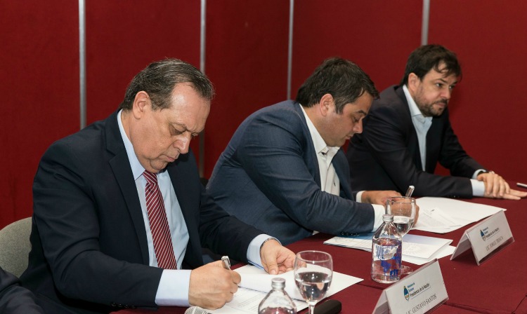 El ministro Santos y el ministro Triaca firman el convenio